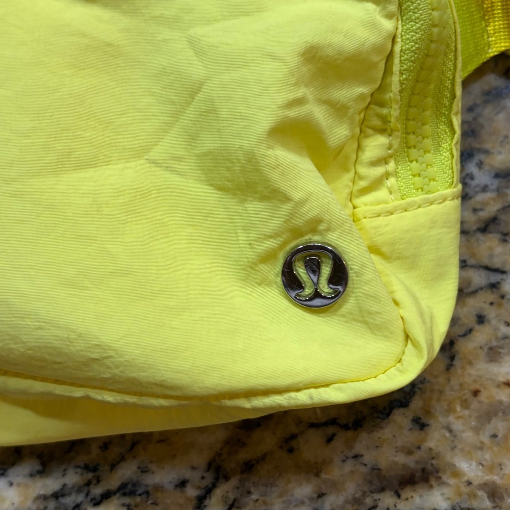 Lululemon Everywhere Belt Bag 1L Neon Electric Lemon Yellow Waist Pack Bag - Picture 2 of 13